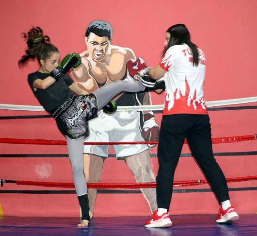 Kilo almak için geldiği fitness salonunda muaythaiye başlayan Ayşe, Avrupa Şampiyonu oldu