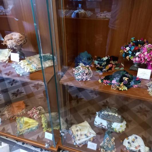 Anadolunun oyalı yazmaları Şadiye doktorun 40 yıllık birikimiyle sergileniyor