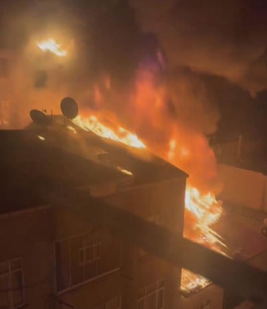 Sultangazide sabaha karşı çıkan yangın paniğe sebep oldu