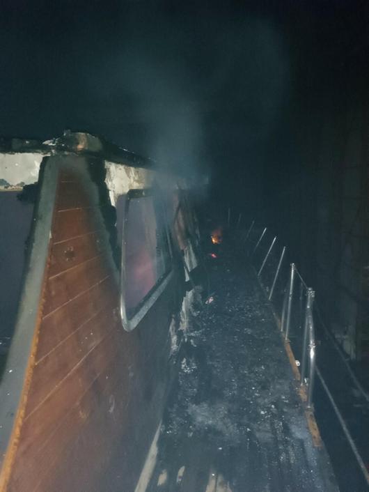 Bodrumda tersanedeki ahşap tekne alev alev yandı