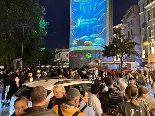 Galata Kulesi, Sıfır Atık Forumu kapsamında çevre temalı görsellerle aydınlatıldı