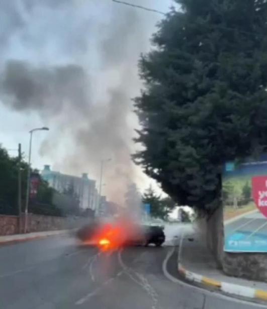 Pendikte seyir halindeki otomobil alev alev yandı