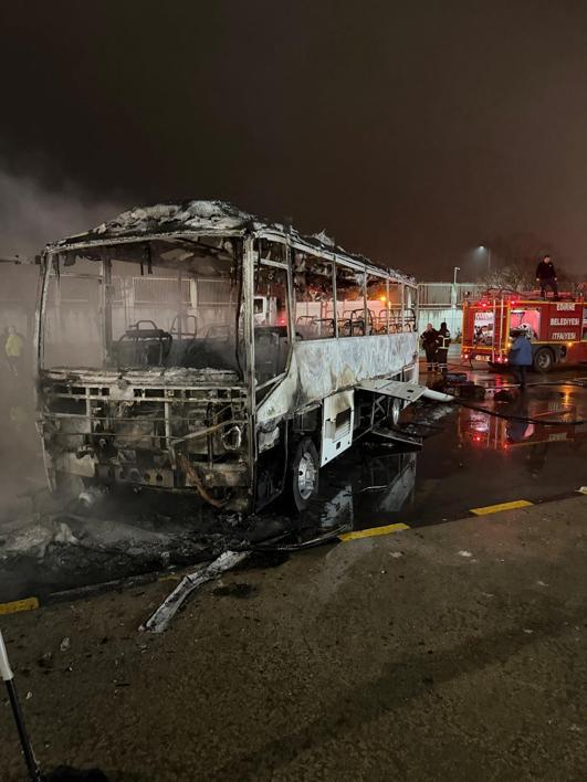 Kapıkulede yolcu otobüsü alev alev yandı