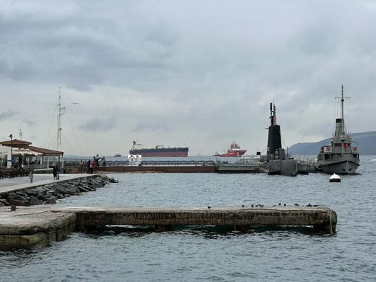 Bozcaada açıklarında karaya oturan tanker, bakım için Yalovaya götürülüyor