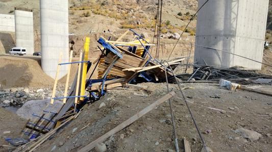 Diyarbakırda viyadük inşaatında iskele çöktü; 4 ölü, 1 yaralı