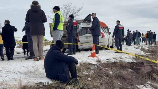 Sivasta buzlanma nedeniyle zincirleme kaza: 1 ölü, 2 yaralı