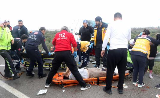 Antalyada yolcu otobüsü devrildi; 9 ölü, 25 yaralı