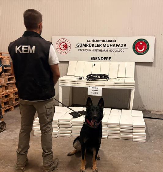 İrandan Türkiyeye giriş yapan TIRda 300 kilo uyuşturucu ele geçirildi; sürücü gözaltında