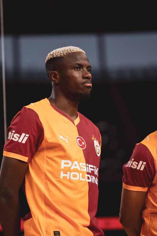 Galatasaray, Osimhen ve Sane için statta imza töreni düzenledi