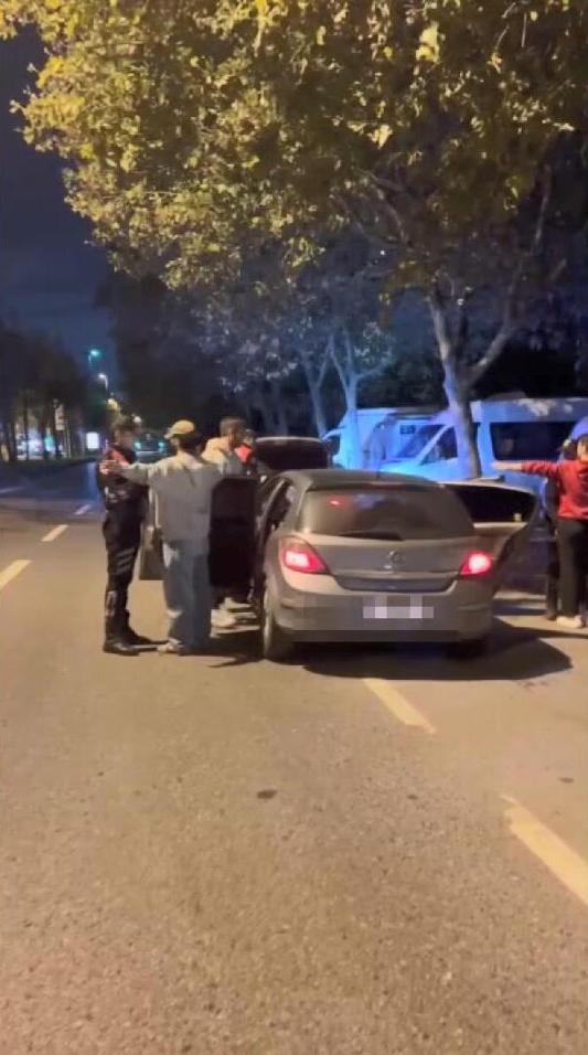 Beyoğlu’nda dron destekli denetim: Aranan 22 kişi yakalandı