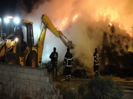 Kırıkkale’de yaklaşık 600 ton saman balyası alev alev yanıyor