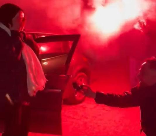 ‘Kaza yaptım’ diyerek çağırdığı sevgilisine evlilik teklif etti