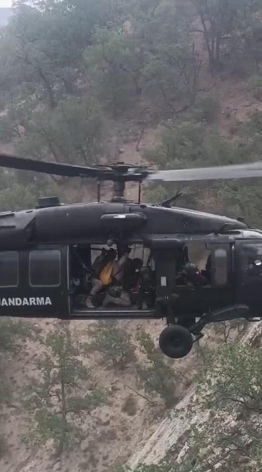 Gabar Dağında düşüp yaralandı, askeri helikopterle alındı