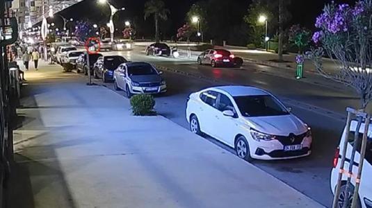 Cipin çöp atmaya çıkan kadına çarptığı kaza kamerada