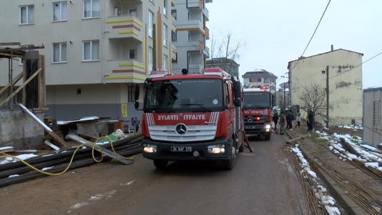 Sultanbeylide 5 katlı binada yangın; 8i çocuk 12 kişiyi itfaiye kurtardı