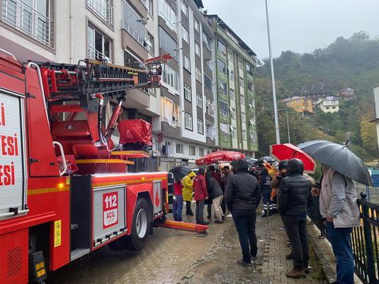 Rizede heyelan: 1 ölü, 2 bina tahliye edildi