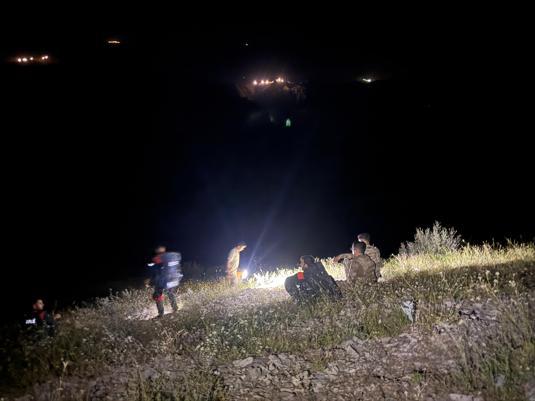 Şırnak’ta dağda mahsur kalan 2 mühendis, askeri helikopterle kurtarıldı