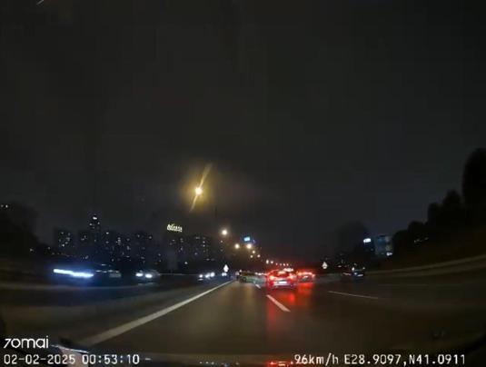 Eyüpsultanda makas atarak ilerleyen sürücü kaza yaptı