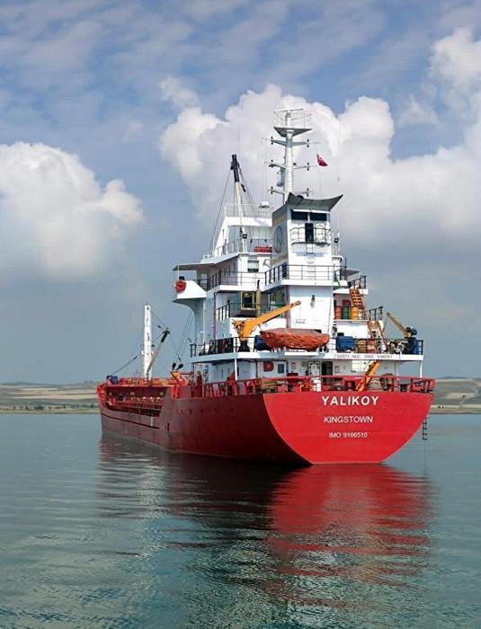 Çanakkale Boğazı girişinde karaya oturan kargo gemisi kurtarıldı