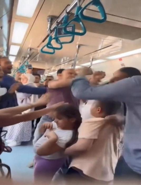 Marmarayda babaya çocuklarının yanında yumruk atan sanığa 1 yıl 5 gün hapis cezası