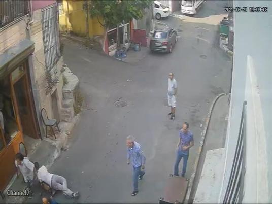 Beyoğlunda berbere Demiri ve çekirdeği hazırla mesajı gönderip, husumetlisine silahlı saldırı düzenledi