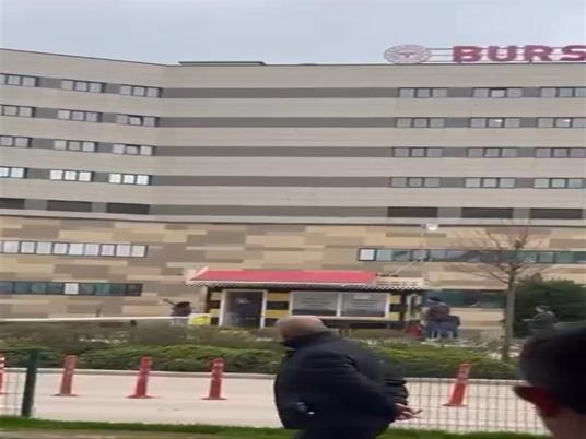 Taksiye binemediği için durağın camlarını kıran kadın serbest bırakıldı