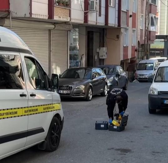 Arnavutköyde tartıştığı arkadaşını bıçakla öldürüp boş araziye attı