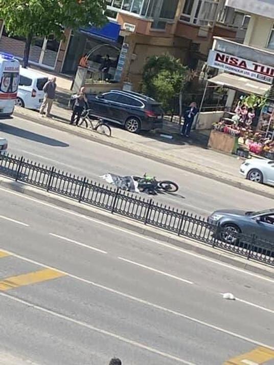 Sağından geçmeye çalıştığı TIR’a çarpan motosikletin sürücüsü öldü