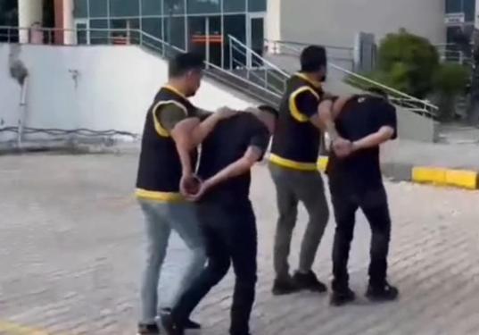 Aranan hükümlü, baskına gelen polisleri görünce balkondan kaçmaya çalıştı