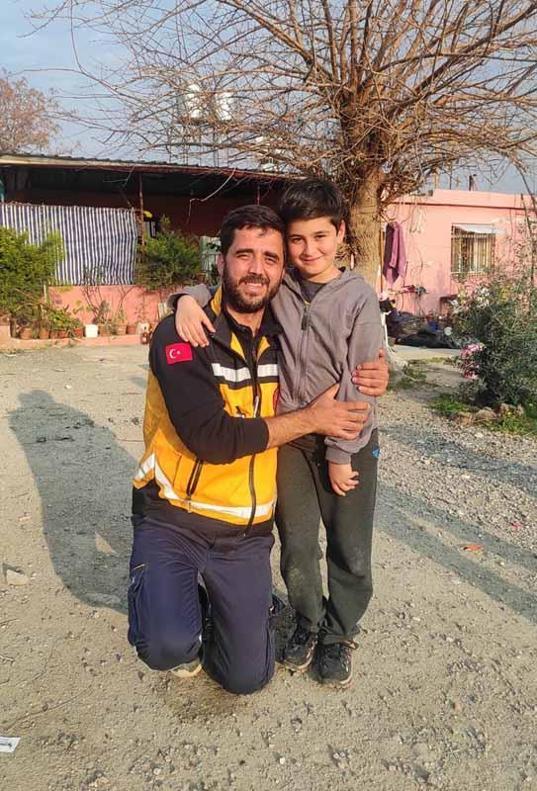 Enkazdan 84üncü saatte kurtarılan Batu, Okula gidemedim, tatil oldu mu diye sormuş