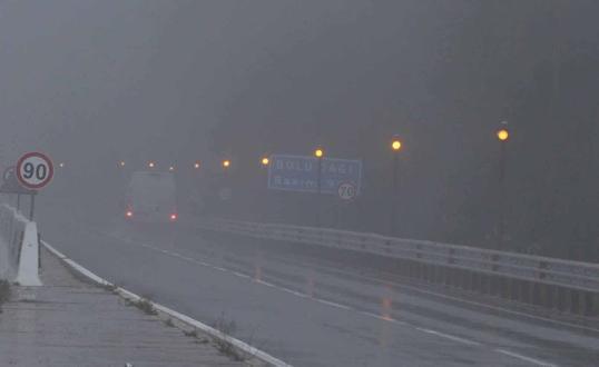 Bolu Dağı’nda sis ve sağanak etkili oldu