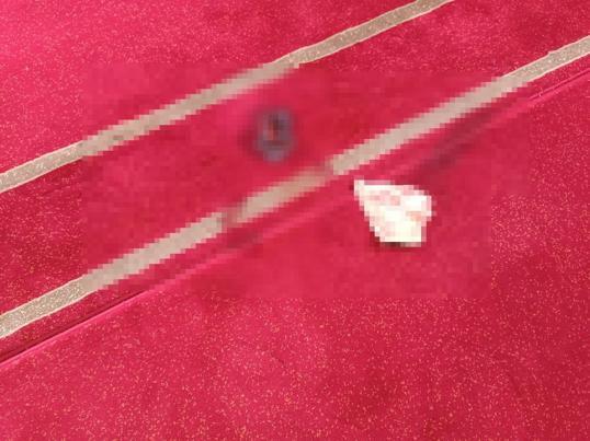 Camide namaz kılarken bıçaklandı