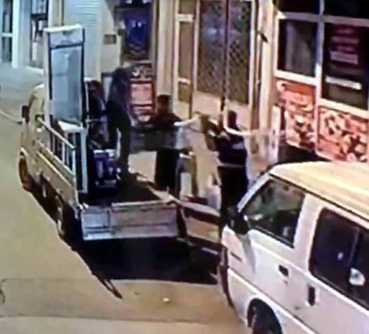 Hırsız kendi çalışanı çıktı; Garip diye yanıma aldım, dükkanı bu hale getirdi dedi