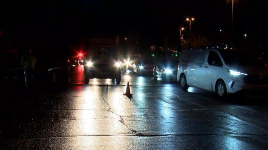 Maltepede seyir halindeki otomobil alev alev yandı