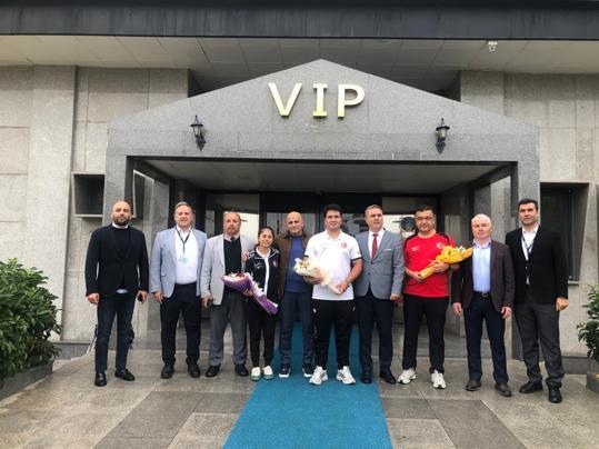 Dünya şampiyonu Emircan Haney çiçeklerle karşılandı