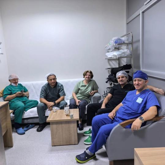 Yumurtalıklarındaki 9 kiloluk kitle operasyonla çıkarıldı