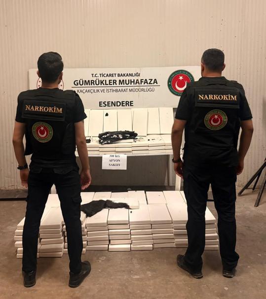 İrandan Türkiyeye giriş yapan TIRda 300 kilo uyuşturucu ele geçirildi; sürücü gözaltında