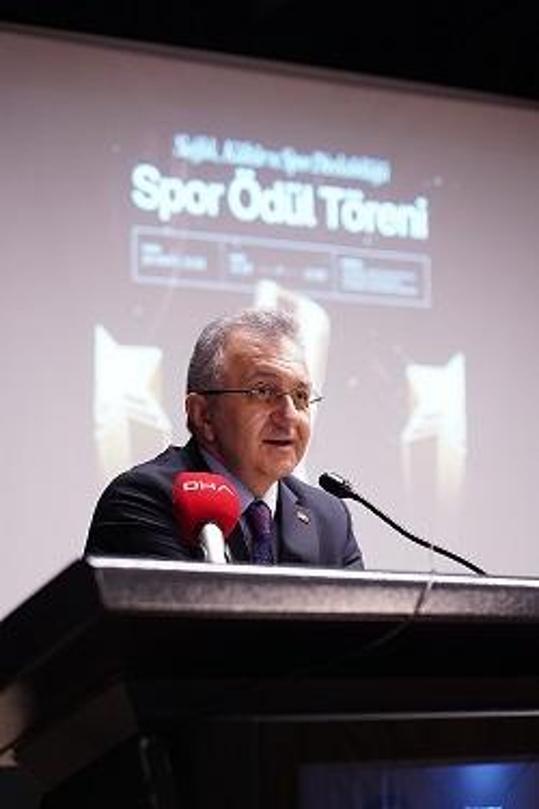 Sporda derece kazanan öğrenciler için ödül töreni düzenlendi