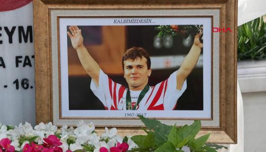 Naim Süleymanoğlu, vefatının 8’inci yıl dönümünde kabri başında anıldı