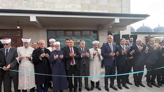 Bulgaristan'da yaptırılan Kırcaali Yeni Cami, törenle açıldı