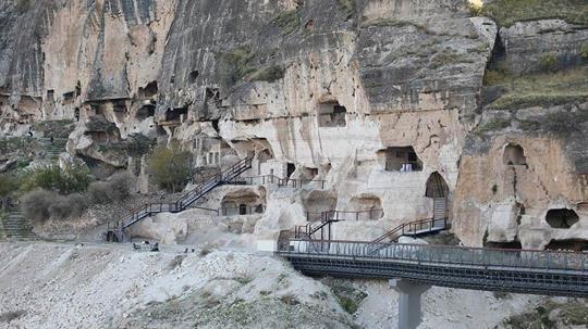 Tarihi Hasankeyf’teki 5 bin yıllık mağaralardan 10’u turizme açılıyor