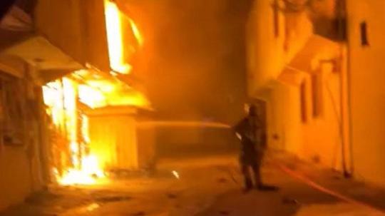 3 katlı binada çıkan ve bitişiğindeki 4 katlı binaya sıçrayan yangın söndürüldü