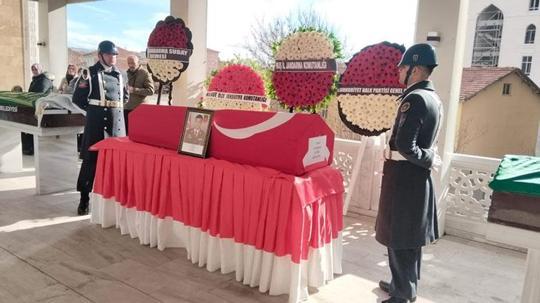 Silah kazası sonucu yaşamını yitiren üsteğmen, toprağa verildi