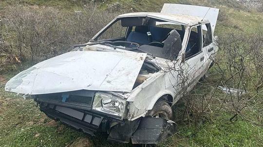 Denizli'de yoldan çıkıp 50 metre yuvarlanan otomobilin sürücüsü öldü