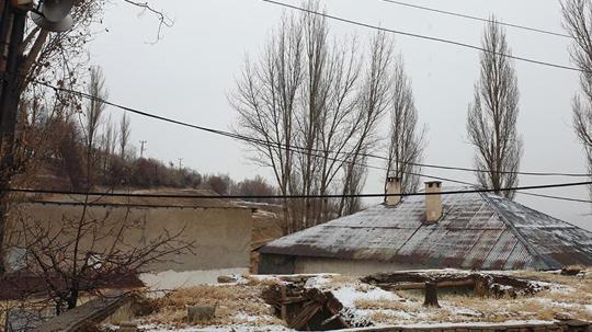 Başkale'de kar yağışı etkili oldu