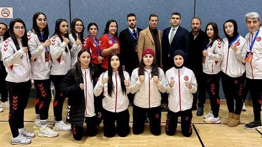 Milli boksörler, Avrupa Boks Şampiyonası’nı 12 madalya ile tamamladı