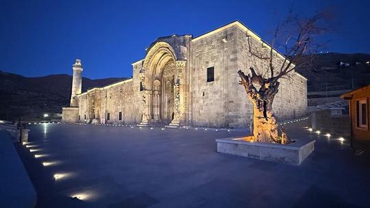 Taşa nakşedilen tarihi eserde 'ışık' şöleni