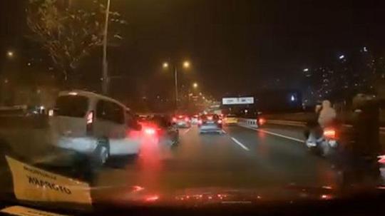 Üsküdar'da 7 aracın karıştığı zincirleme kaza kamerada