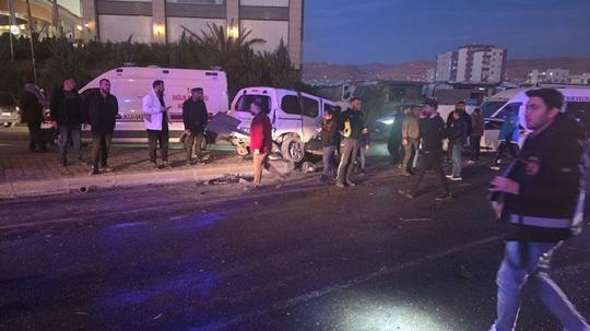 Şırnak’ta vinç, kavşaktaki 6 araca çarptı; 7 yaralı