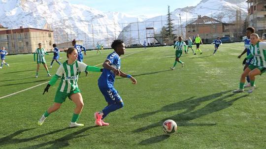 Hakkarigücü evinde berabere kaldı